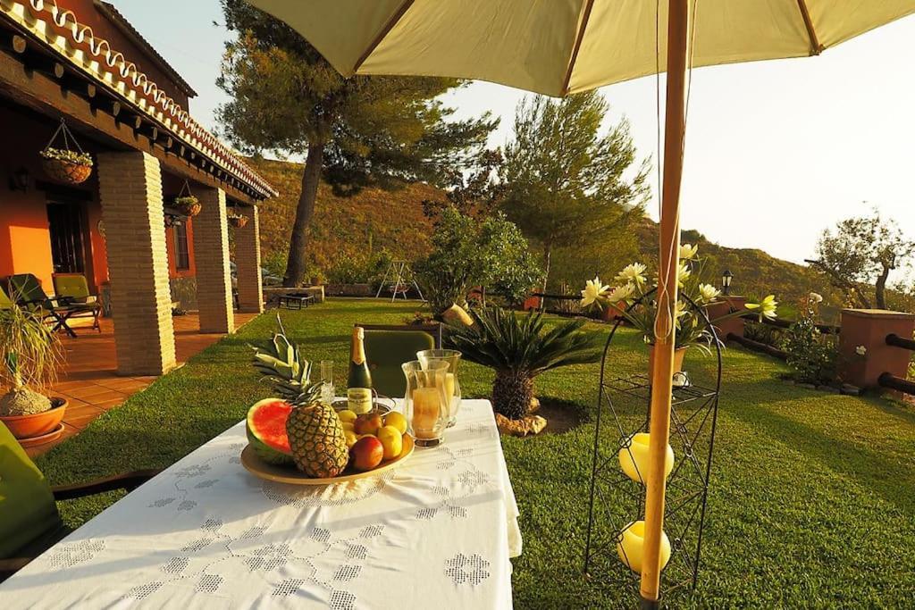Villa El Pino: With Private Pool Sayalonga Zewnętrze zdjęcie